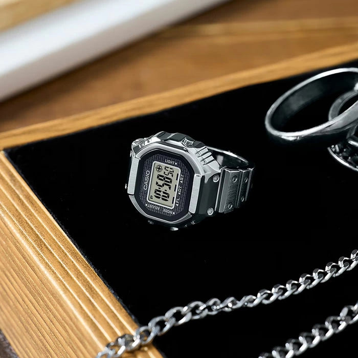 指輪サイズのリングウオッチ | CASIO RING WATCH | カシオ デジタル 時計 フルメタル | CRW-001-1JR 18000  指輪サイズ フルメタルデザイン シルバーカラー